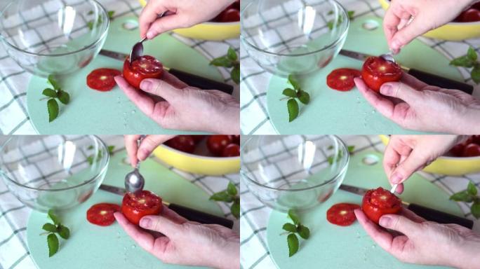 煮西红柿馅。用勺子舀出番茄肉