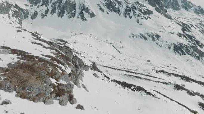 空中无人机拍摄雪山