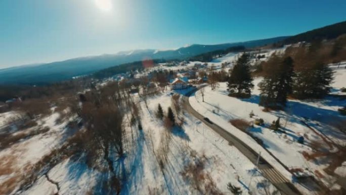 FPV无人机鸟瞰图雪域公路景观