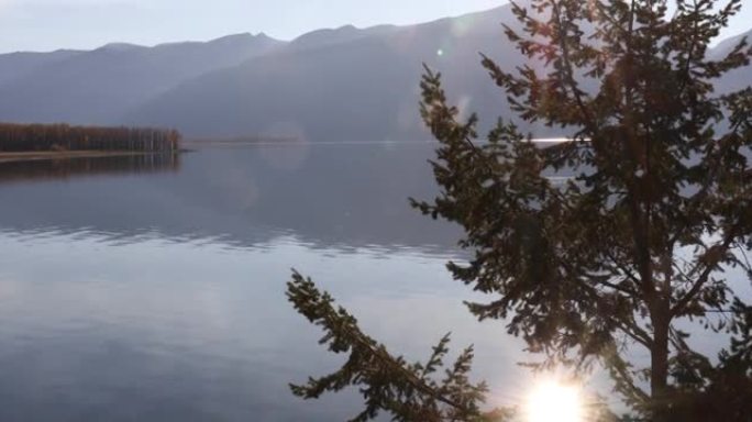 冬季阳光下库特尼湖的风景