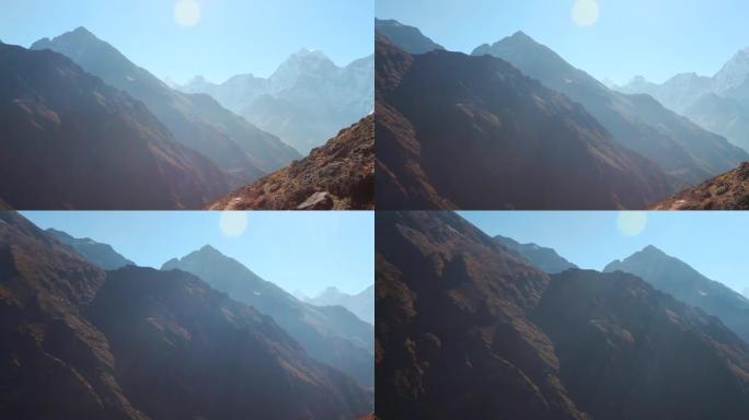 通往尼泊尔珠穆朗玛峰大本营的途中令人惊叹的山脉