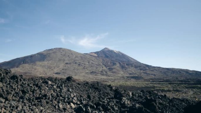 特内里费岛干燥的火山景观。遥远的泰德火山