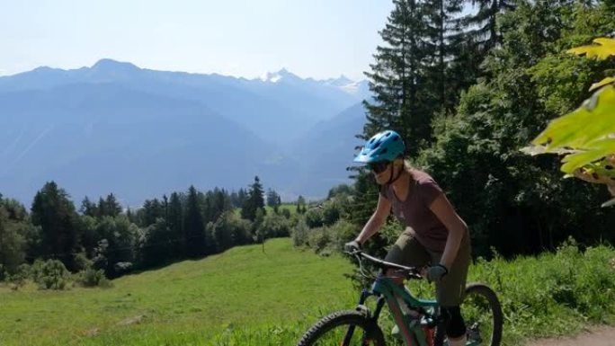 女山地车手跟随山路