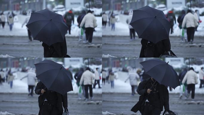 城市奋斗者在风雪中艰难行走