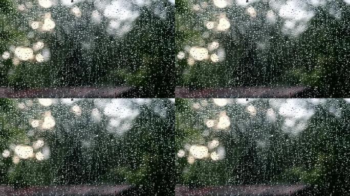 刮痕玻璃窗上的雨滴。