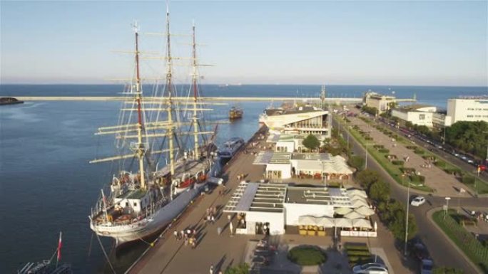 波兰格丁尼亚码头的鸟瞰图