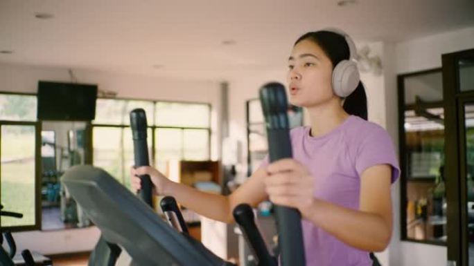 年轻女子在健身中心锻炼。