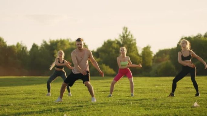 公园健身呼吸体操，户外集体健身，男女教练训练