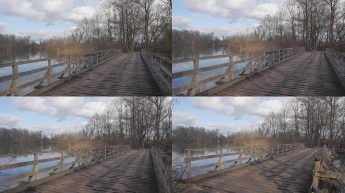 小湖上的木桥视图木桥风光湖水木桥湖景木桥