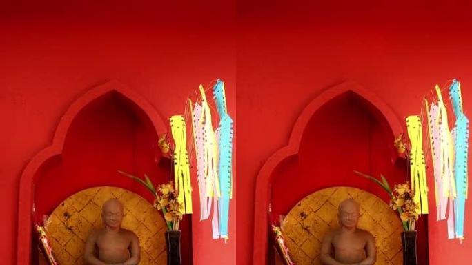 高棉或柬埔寨祭坛安装在明亮的橙色墙上
