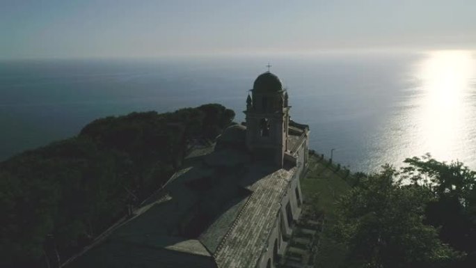 蒙特雷罗岛和地中海的鸟瞰图