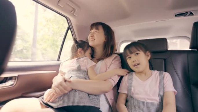 亚洲家庭小家庭开心旅游度假乘车