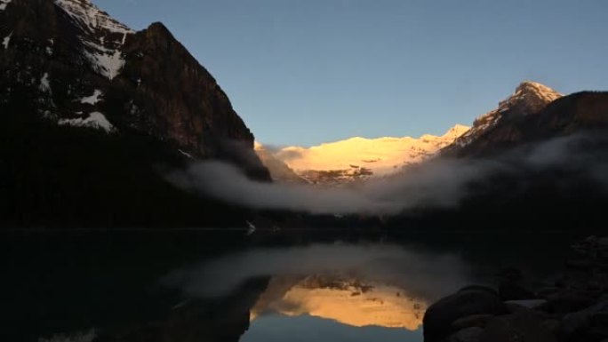 山脉、湖泊和森林的风景