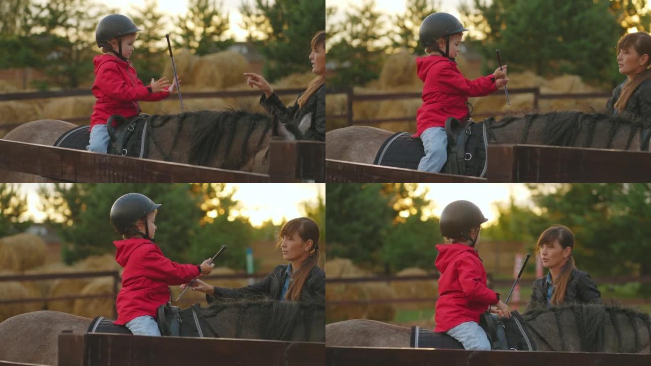 专业的骑马教练正在教小男孩骑马，在小马俱乐部为孩子们训练