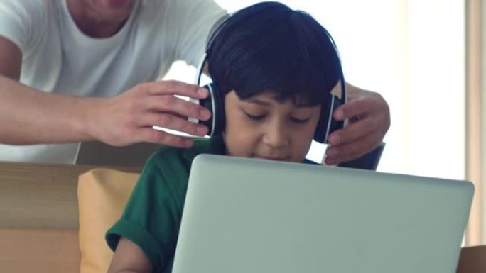 可爱的男孩专注于在家笔记本电脑上在线学习。