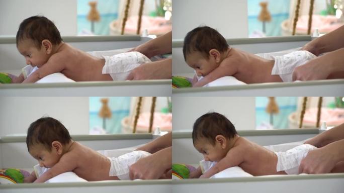 婴儿水疗按摩