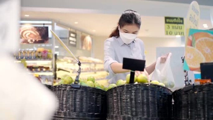 亚洲少女戴口罩护脸超市购物