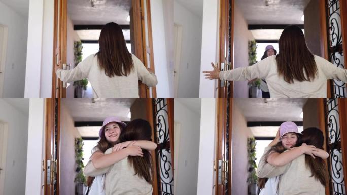 兴奋的女少年回到家，妈妈打开门，用一个充满爱心的拥抱接待她