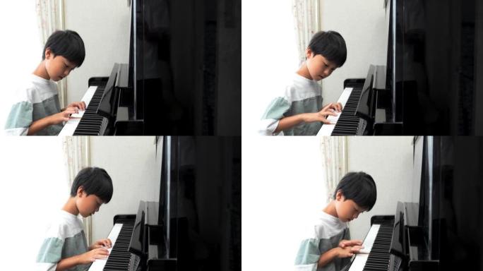 日本男孩弹奏立式钢琴