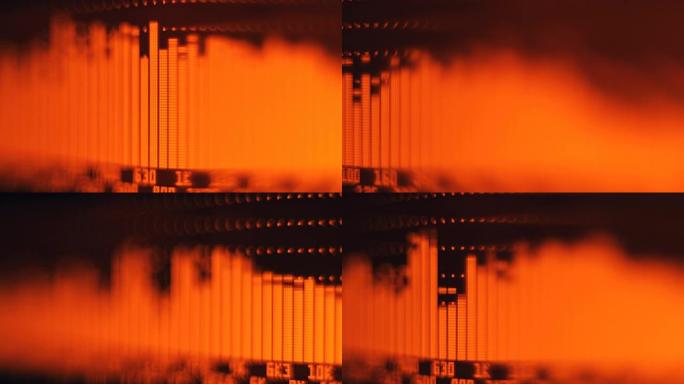 专业音乐会均衡器显示屏上有黄色频谱分析仪