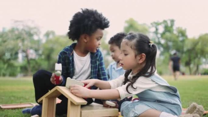 多种族儿童团体在户外玩木制玩具。