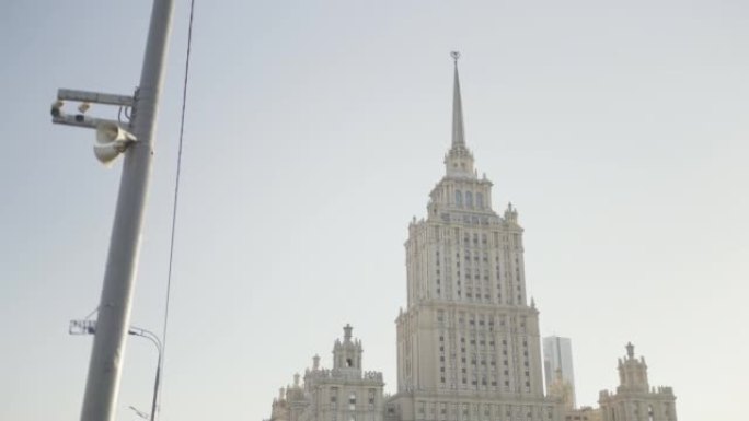 莫斯科建筑。行动。从不同角度拍摄的莫斯科美丽的公园建筑。