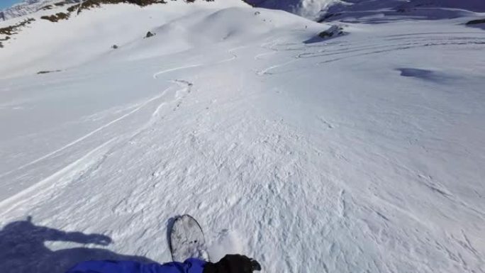 第一人称视角在阿尔卑斯山的滑雪道上免费滑雪