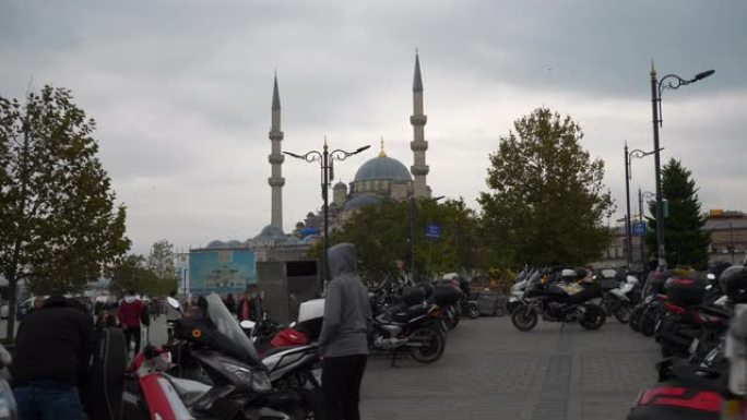阴天伊斯坦布尔市著名拥挤广场慢动作全景4k土耳其