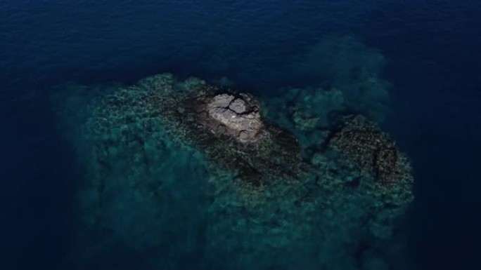 海洋岩石岛