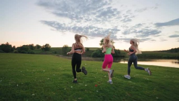 穿着紧身运动服的运动女性的后视图，适合积极运动和慢跑，性感的臀部和臀部