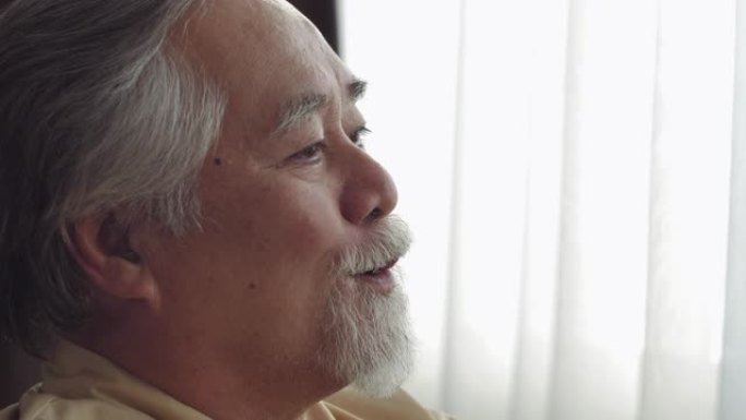 老人带着希望在医院休息