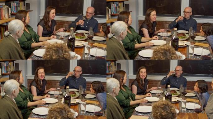 犹太家庭聚集在餐桌旁吃逾越节晚餐