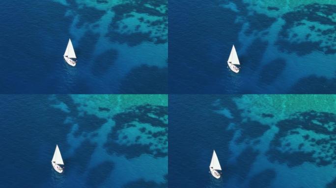 在爱琴海航行大海孤帆