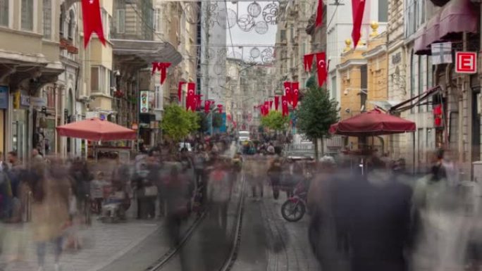 伊斯坦布尔市中心著名的拥挤旅游步行街全景4k延时土耳其