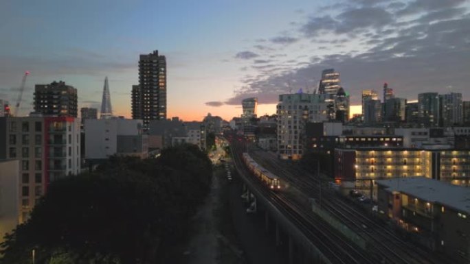 从无人机的视角看伦敦，沿着著名的凯布尔街向西看