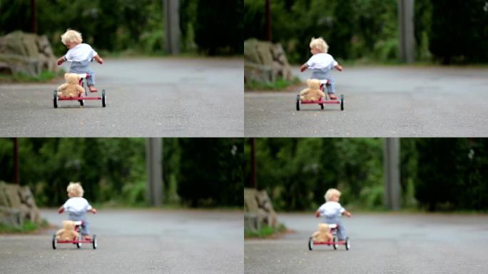 可爱的小男孩，带着泰迪熊玩具，在雨中骑着三轮车在街上，赤脚，夏天