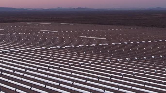 抛物线槽式太阳能发电厂被沙漠包围-空中