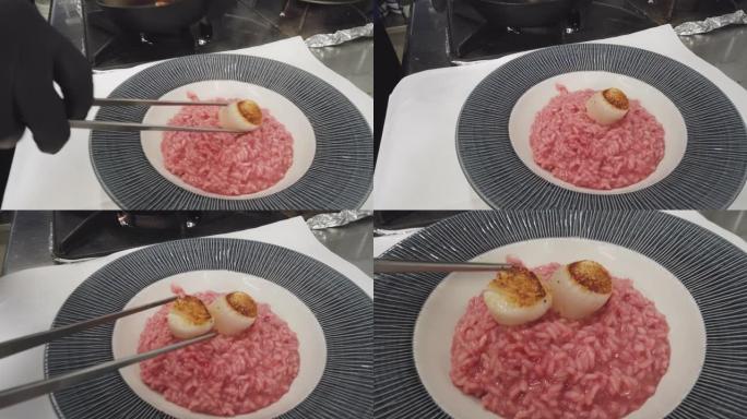 厨师准备粉红色意大利调味饭的详细照片
