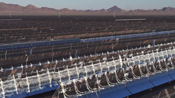 抛物线槽式太阳能发电厂的日间无人机拍摄