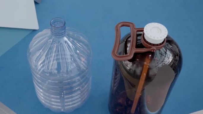 注射吹塑制造塑料瓶的工业模具