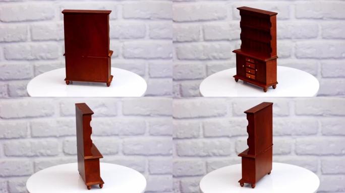 漂亮的老式棕色木头橱柜。旋转桌上可爱的玩具家具。特写。