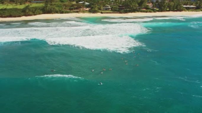 夏威夷Velzyland海滩水中的空中冲浪者