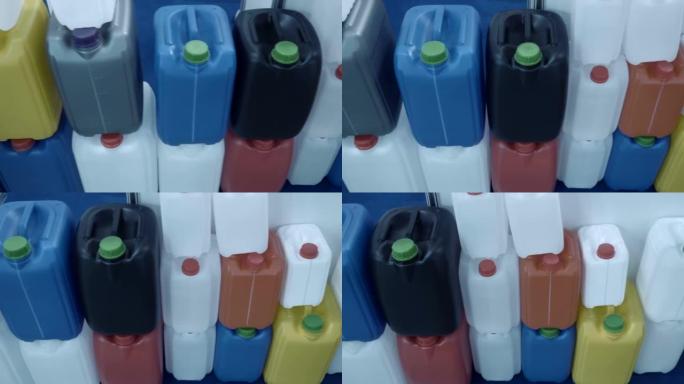 一排排不同的新塑料罐不同的颜色、形状和尺寸