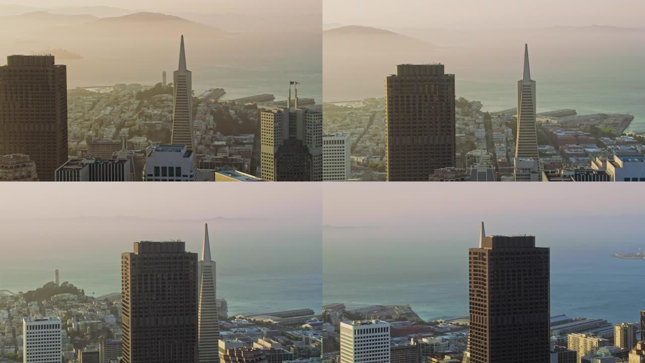 日落时背景为恶魔岛的旧金山市区空中