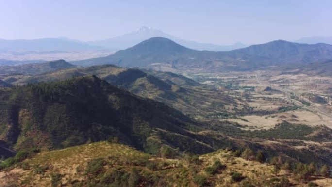 空中霍恩布鲁克，加利福尼亚和山。沙斯塔在背景中看到