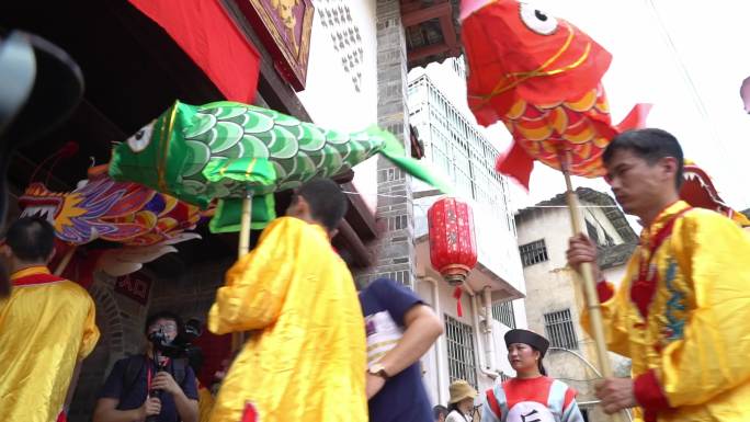 民俗文化游街活动游客旅客