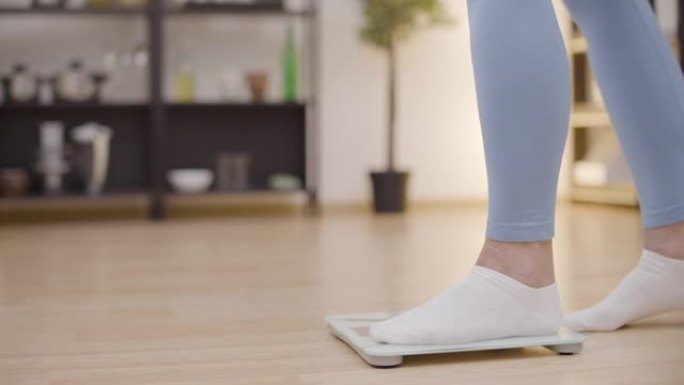 女性脚站在地磅上，控制体重，健康生活方式，健身
