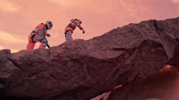 两名宇航员在火星上徒步旅行。研究外星环境