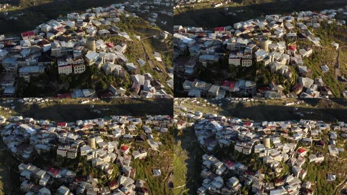 德尔宾特山城古塔的电影全景无人机视图。