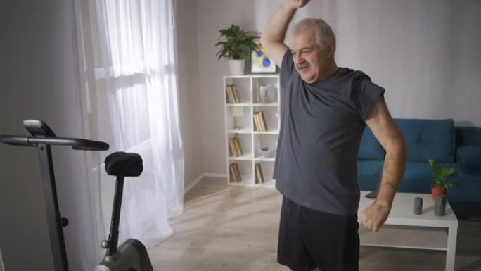 老人正在进行体育锻炼，以进行脊椎，家庭健身和受伤后的康复